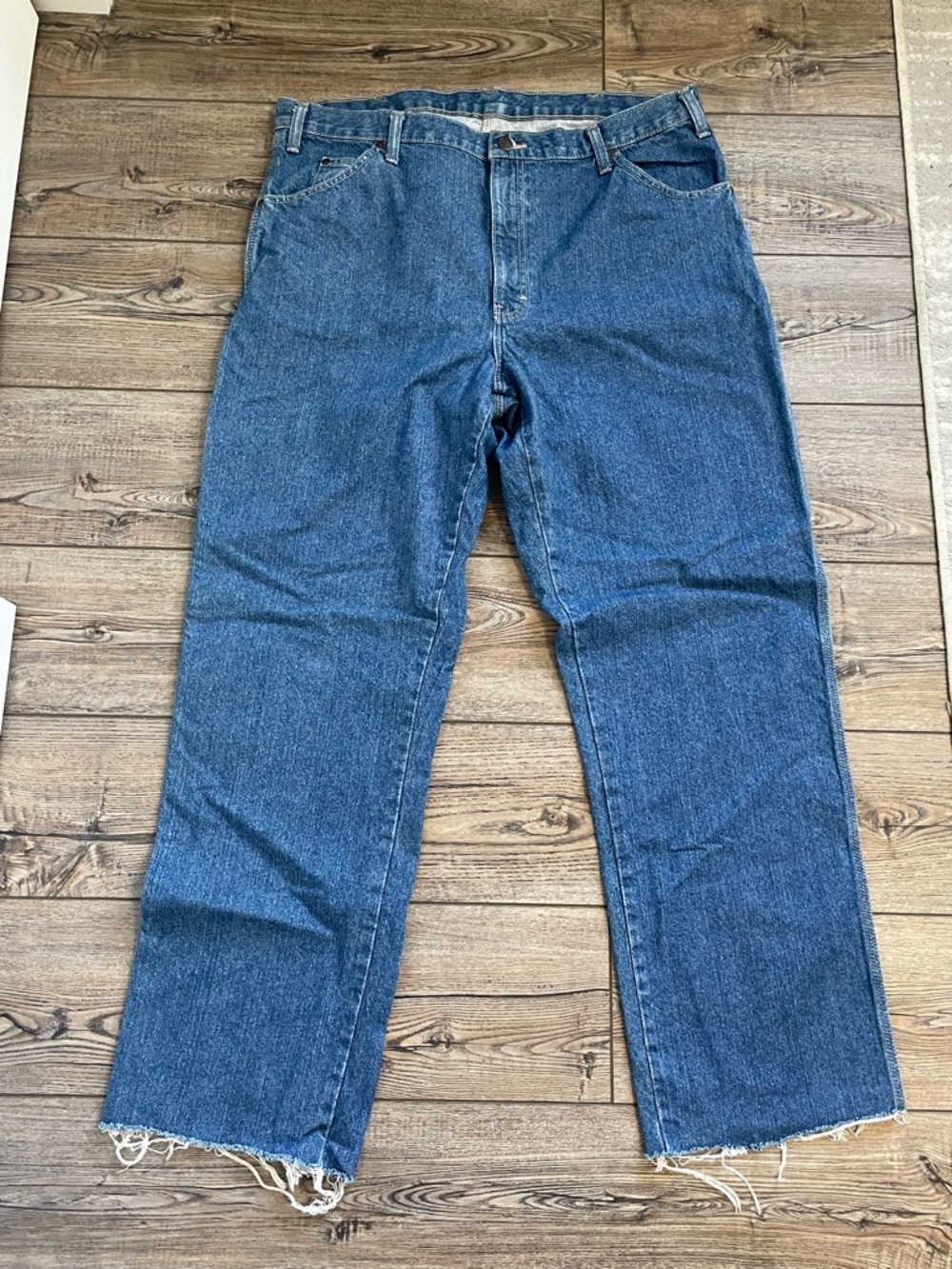 Dickies blue denim carpenter jeans‼️
Size 38x34